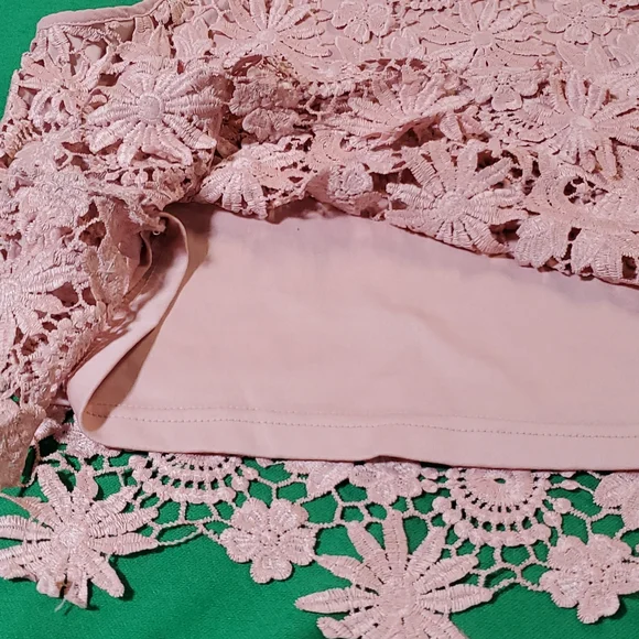 Iris size medium pink embroidered tank top - Picture 5 of 12